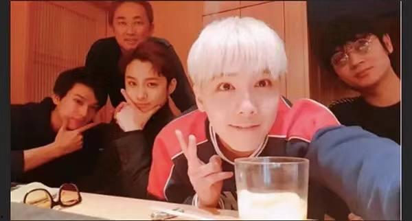 韩国娱乐圈爆料订婚,当红明星甜蜜爆出喜讯，娱乐圈再掀甜蜜风暴！